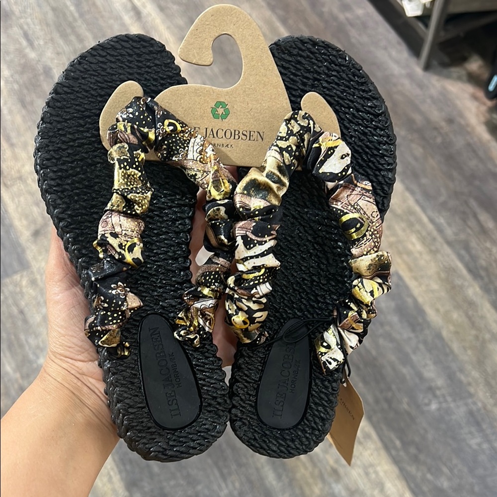 Ilse Jacobsen Black Sandal with Patterned Multicolor Fabric Straps